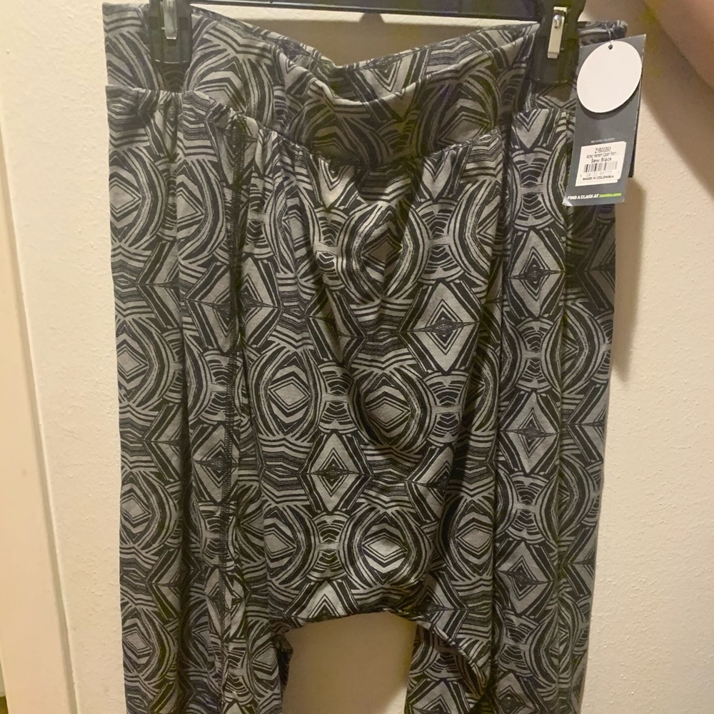 Zumba Aztec Harem Capri Pant Size Large